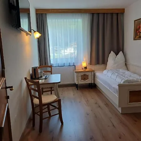 Gaestehaus Berta 住宿加早餐酒店