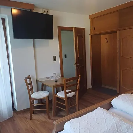 Gaestehaus Berta 齐勒河谷采尔