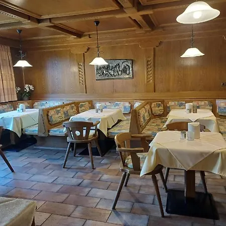 Gaestehaus Berta 住宿加早餐酒店 齐勒河谷采尔