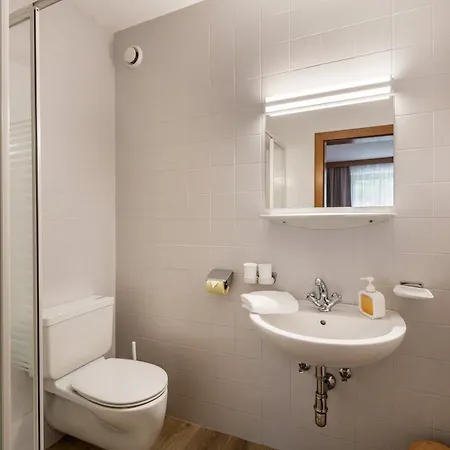 Gaestehaus Berta B&B 젤암질러