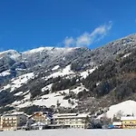 Gaestehaus Berta Alojamento de Acomodação e Pequeno-almoço Zell am Ziller