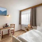 Gaestehaus Berta Alojamento de Acomodação e Pequeno-almoço Zell am Ziller