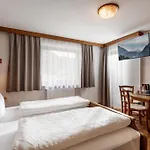 Gaestehaus Berta Alojamento de Acomodação e Pequeno-almoço Zell am Ziller