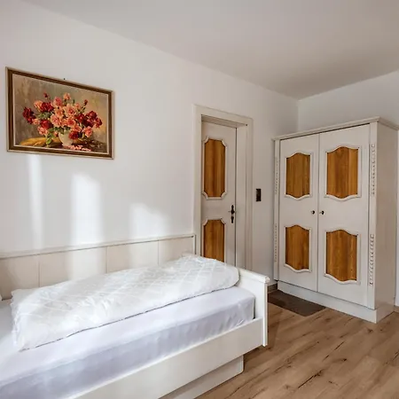 Gaestehaus Berta فندق مبيت وإفطار زيل أم زيلر