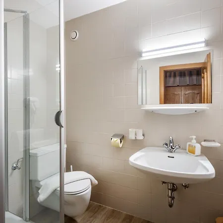 فندق مبيت وإفطار Gaestehaus Berta زيل أم زيلر