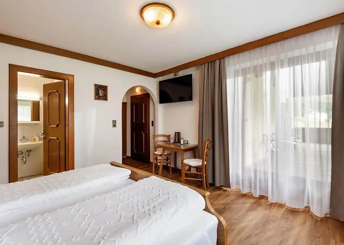 Gaestehaus Berta 젤암질러