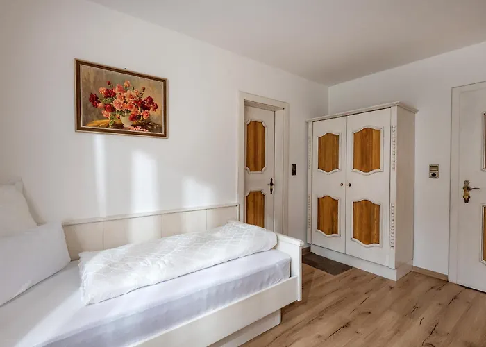 Gaestehaus Berta B&B 젤암질러